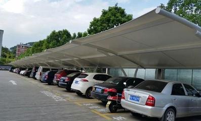 如何為愛車搭建一個實用的停車棚 從選址到維護的完整指南