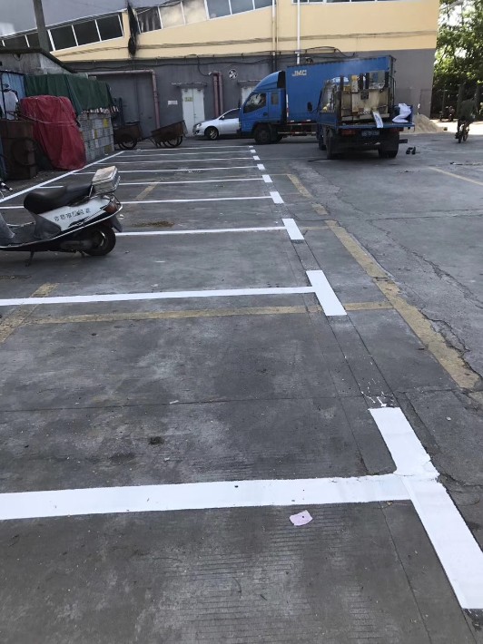 西麗地區交通與停車服務 車位劃線、消防字體與斑馬線施工價格解析